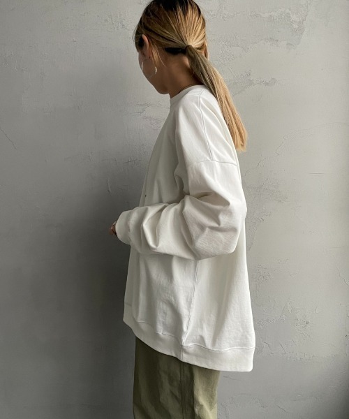 GYMPHLEX（ジムフレックス）の「【WEB先行予約】[GYMPHLEX/ジムフレックス] ワンポイントロゴ刺繍 ヘビーウェイトクルーネックロンT（Tシャツ/カットソー・レディース・ライトグレー/チャコールグレー/オフホワイト・L/M/XS）」の5枚目の写真