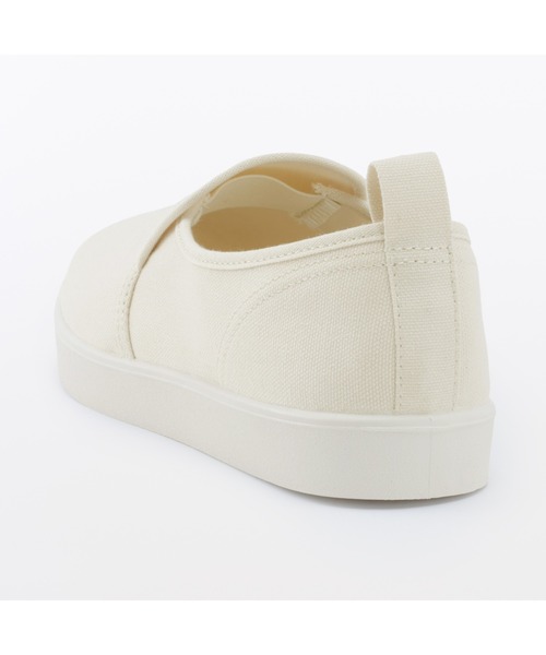 無印良品（ムジルシリョウヒン）の「婦人　柔らかい中敷を使用した　撥水　スリッポンスニーカー（スニーカー・レディース・オフホワイト/ブラック・22.0cm/22.5cm/23.0cm/23.5cm/24.0cm/24.5cm/25.0cm）」の16枚目の写真