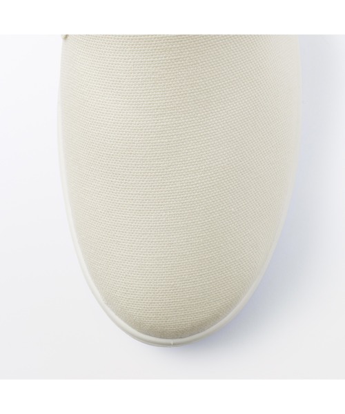 無印良品（ムジルシリョウヒン）の「婦人　柔らかい中敷を使用した　撥水　スリッポンスニーカー（スニーカー・レディース・オフホワイト/ブラック・22.0cm/22.5cm/23.0cm/23.5cm/24.0cm/24.5cm/25.0cm）」の15枚目の写真