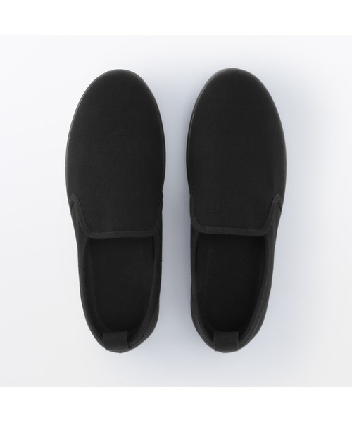 無印良品（ムジルシリョウヒン）の「婦人　柔らかい中敷を使用した　撥水　スリッポンスニーカー（スニーカー・レディース・オフホワイト/ブラック・22.0cm/22.5cm/23.0cm/23.5cm/24.0cm/24.5cm/25.0cm）」の12枚目の写真
