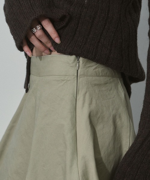 ENVYM（アンビー）の「レイヤードフレアミディアムスカート（スカート・レディース・ホワイト/グレー・FREE）」の16枚目の写真