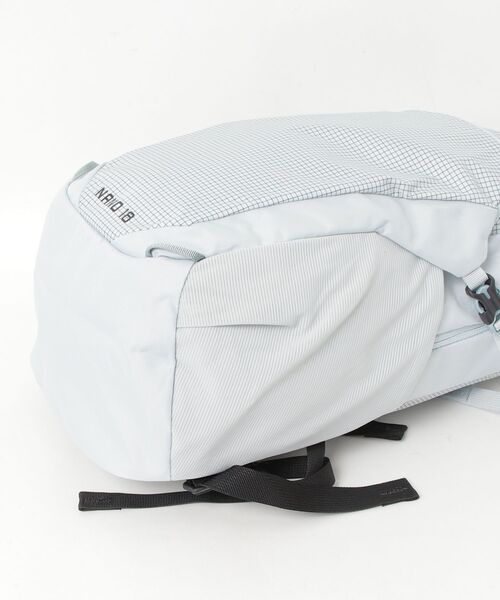 GREGORY(グレゴリー)の「ナノ18 NANO 18 セージホワイト(バックパック/リュック・メンズ・ホワイト系・ONE SIZE)」の3枚目の写真