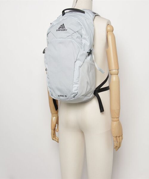 GREGORY(グレゴリー)の「ナノ18 NANO 18 セージホワイト(バックパック/リュック・メンズ・ホワイト系・ONE SIZE)」の5枚目の写真