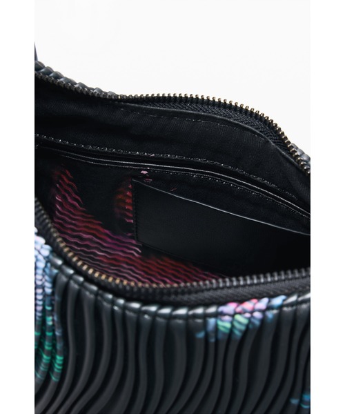 Desigual(デシグアル)の「フラワープリントブレイデッドバッグ(ショルダーバッグ・レディース・ブラック・FREE)」の3枚目の写真