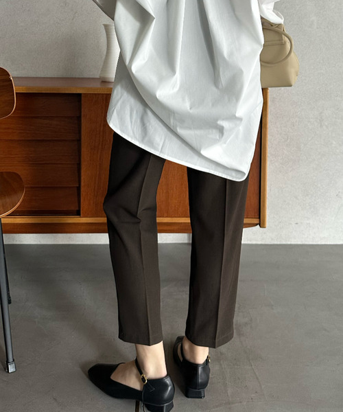 Eclat one(エクラワン)の「【Eclat one】タック入り センタープレス ストレート スラックス(スラックス・レディース・アイボリー/ブラック/ブラウン・L/M/S)」の11枚目の写真