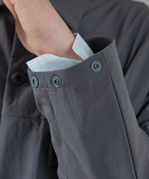 ABAHOUSE（アバハウス）の「【CORDURA】TUCK＆DARTS コーデュラナイロン シャツブルゾン / セットアップ対応（ブルゾン・メンズ・ブラック/チャコールグレー・48/46）」の8枚目の写真