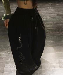 shameless（シェイムレス）の「サイドラインストーンスネークデザインスウェットパンツ（スウェットパンツ）」