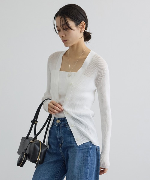 SALON adam et rope'(サロン アダム エ ロペ)の「【WEB限定】シアーリブニットVネックカーディガン(カーディガン/ボレロ・レディース・オフホワイト/ブラック/レッド/ブラウン・FREE)」の2枚目の写真