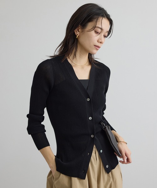 SALON adam et rope'(サロン アダム エ ロペ)の「【WEB限定】シアーリブニットVネックカーディガン(カーディガン/ボレロ・レディース・オフホワイト/ブラック/レッド/ブラウン・FREE)」の3枚目の写真