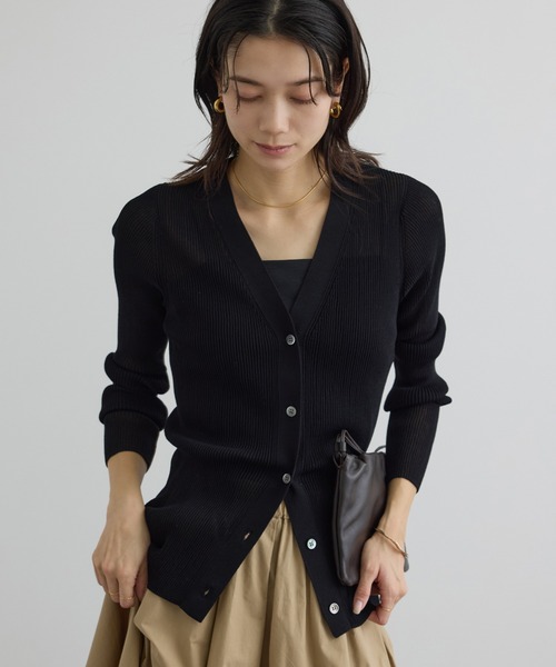 SALON adam et rope'(サロン アダム エ ロペ)の「【WEB限定】シアーリブニットVネックカーディガン(カーディガン/ボレロ・レディース・オフホワイト/ブラック/レッド/ブラウン・FREE)」の11枚目の写真