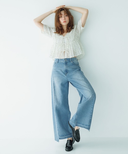 Tiny EDEN(タイニーエデン)の「パネル切り替えデニムワイドパンツ(デニムパンツ・レディース・ライトブルー/ブラック・S/M)」の1枚目の写真