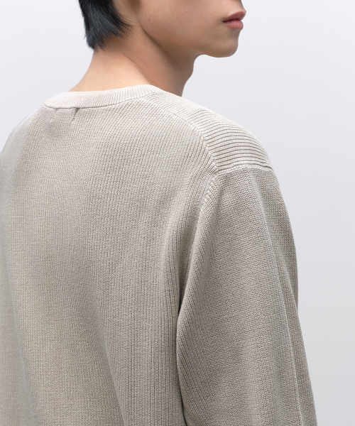 MUSINSA STANDARD（ムシンサスタンダード）の「ピグメントクルーネックニット [ダスティベージュ]（ニット/セーター・メンズ・その他・SMALL/MEDIUM/LARGE/X-LARGE/2XL）」の5枚目の写真