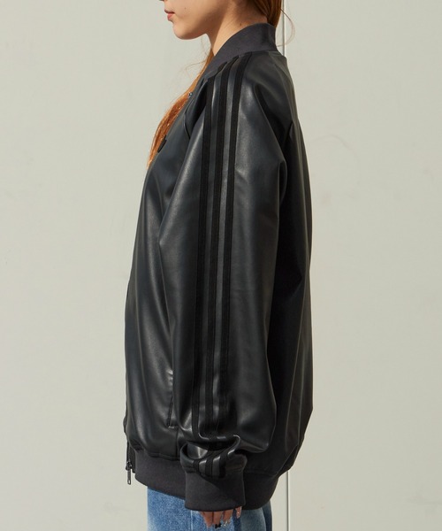 adidas（アディダス）の「adidas/アディダス フェイクレザースリーストライプス レザージャケット ブルゾン（ブルゾン・メンズ・ブラック・M/L/XL）」の4枚目の写真