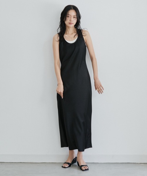 DRWCYS（ドロシーズ）の「サテンナローNSワンピース（ワンピース・レディース・モカ/ブラック・FREE）」の4枚目の写真