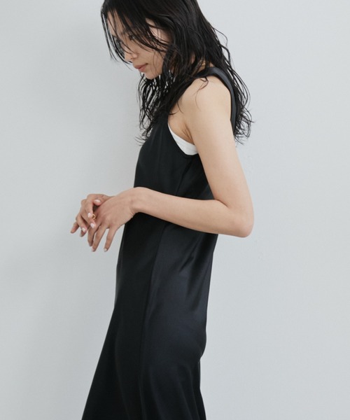 DRWCYS（ドロシーズ）の「サテンナローNSワンピース（ワンピース・レディース・モカ/ブラック・FREE）」の10枚目の写真