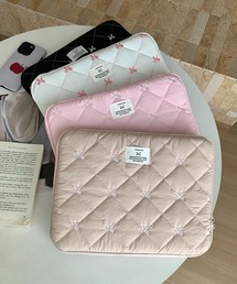 Mignonjour（ミニョンジュール）の「Mignonjour/リボン刺繍キルティングPCケース 13インチ M2895（PC・タブレットケース）」