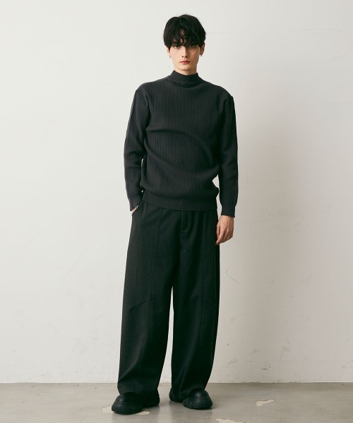 Shoowtime(ショウタイム)の「Wool-Like Center Seam Wide Slacks / ウールライクセンターシームワイドスラックス(スラックス・メンズ・チャコールグレー/ブラック・X-LARGE/LARGE/MEDIUM)」の5枚目の写真