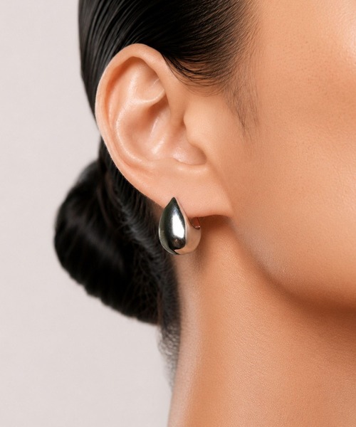 Lyvi(ライビィ)の「Melt Glow Hoop Pierce / 金属アレルギー対応(ピアス(両耳用)・レディース・ゴールド/シルバー・FREE)」の2枚目の写真