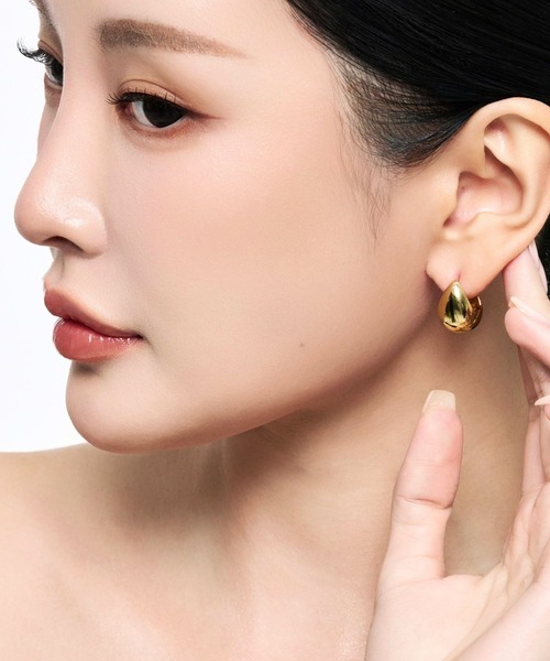 Lyvi(ライビィ)の「Melt Glow Hoop Pierce / 金属アレルギー対応(ピアス(両耳用)・レディース・ゴールド/シルバー・FREE)」の5枚目の写真