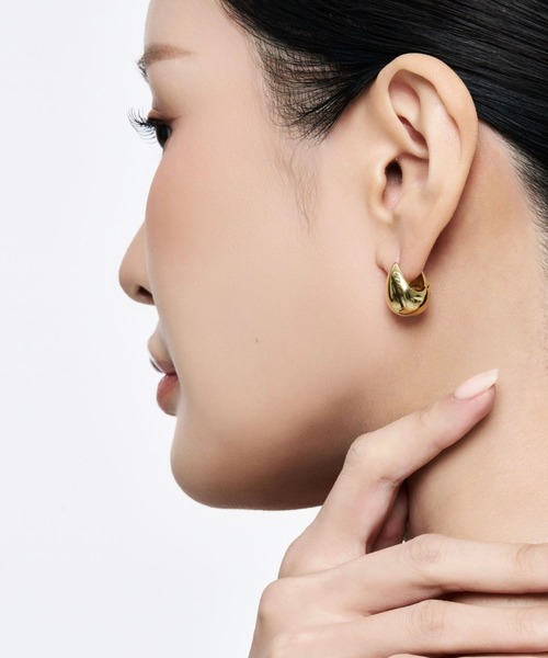 Lyvi(ライビィ)の「Melt Glow Hoop Pierce / 金属アレルギー対応(ピアス(両耳用)・レディース・ゴールド/シルバー・FREE)」の4枚目の写真
