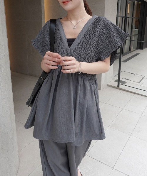 CORNERS(コーナーズ)の「シャーリングチュニック【セットアップ可能】(シャツ/ブラウス・レディース・グレイッシュベージュ/ブラック/グレー・M)」の19枚目の写真