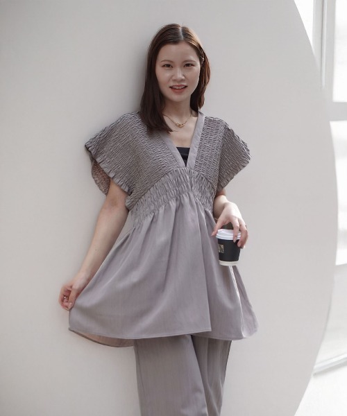 CORNERS(コーナーズ)の「シャーリングチュニック【セットアップ可能】(シャツ/ブラウス・レディース・グレイッシュベージュ/ブラック/グレー・M)」の22枚目の写真