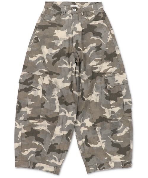 SPINNS（スピンズ）の「カモ柄バルーンパンツ/迷彩/バディガール（その他パンツ・レディース・グレー/カーキ・ONESIZE）」の2枚目の写真