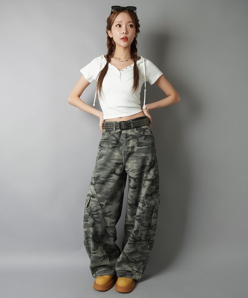 SPINNS（スピンズ）の「カモ柄バルーンパンツ/迷彩/バディガール（その他パンツ・レディース・グレー/カーキ・ONESIZE）」の8枚目の写真