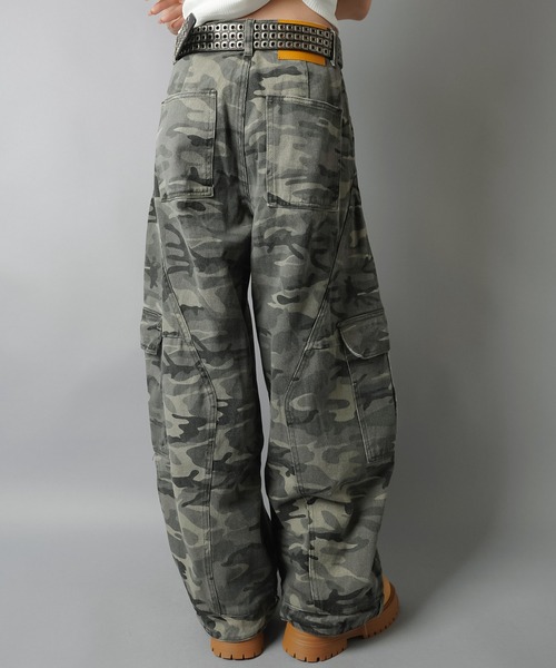 SPINNS（スピンズ）の「カモ柄バルーンパンツ/迷彩/バディガール（その他パンツ・レディース・グレー/カーキ・ONESIZE）」の4枚目の写真