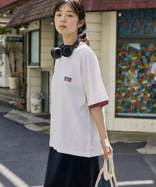 CONVERSE（コンバース）の「CONVERSE/コンバース 別注 シューズ バックプリント TEE（Tシャツ/カットソー・メンズ・グレー/ブラック/グリーン/ホワイト系その他/ホワイト/ネイビー・LARGE/MEDIUM/SMALL）」の11枚目の写真