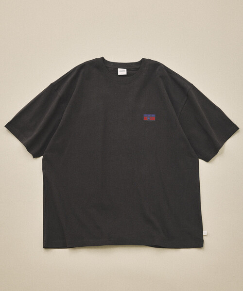 CONVERSE（コンバース）の「CONVERSE/コンバース 別注 シューズ バックプリント TEE（Tシャツ/カットソー・メンズ・グレー/ブラック/グリーン/ホワイト系その他/ホワイト/ネイビー・LARGE/MEDIUM/SMALL）」の13枚目の写真