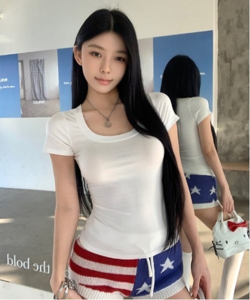 Vini(ヴィニ)の「スリムフィット 半袖Tシャツ(Tシャツ/カットソー・レディース・ホワイト/ブラック・MEDIUM)」の9枚目の写真