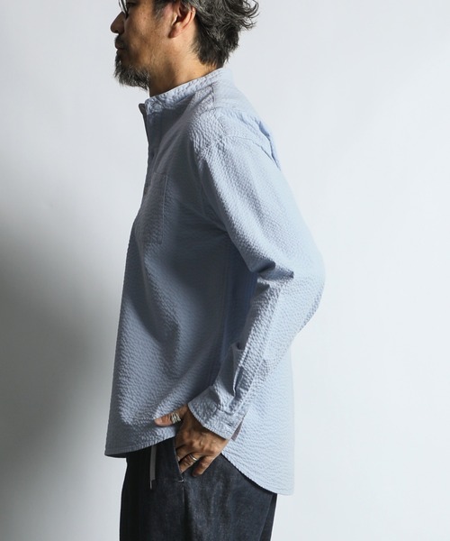 The DUFFER of ST.GEORGE(ザダファーオブセントジョージ)の「【WEB限定アイテム】SEER SUCKER EFD OVERDYE BAND COLLAR SHIRT:シアサッカー バンドカラーシャツ / エコ染色 / 春夏トップス(シャツ/ブラウス・メンズ・ライトブルー/ブラック/ホワイト・SMALL/MEDIUM/LARGE/X-LARGE)」の10枚目の写真