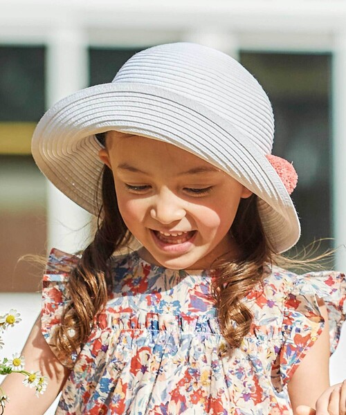 BeBe(ベベ)の「【アジャスター付】【お揃い】ラフィアポンポンペーパーブレードハット(48~56cm)(ハット・キッズ・ホワイト・M/L)」の2枚目の写真