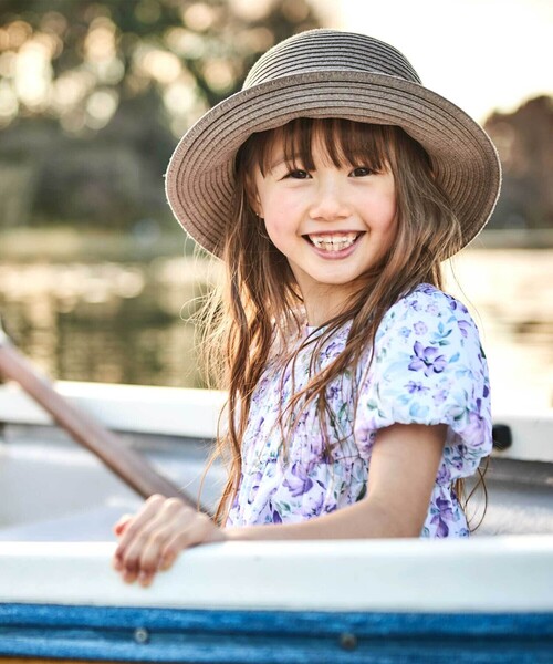 BeBe(ベベ)の「【アジャスター付】【お揃い】ラフィアポンポンペーパーブレードハット(48~56cm)(ハット・キッズ・ホワイト・M/L)」の4枚目の写真