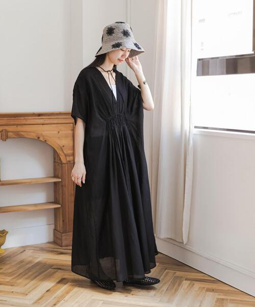 URBAN RESEARCH DOORS(アーバンリサーチドアーズ)の「ピンタックギャザーワンピース(ワンピース・レディース・ブラック/ロイヤルブルー/ブラウン・FREE)」の2枚目の写真