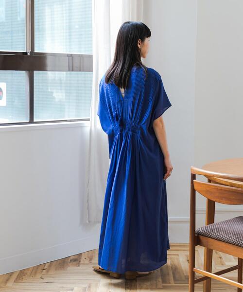 URBAN RESEARCH DOORS(アーバンリサーチドアーズ)の「ピンタックギャザーワンピース(ワンピース・レディース・ブラック/ロイヤルブルー/ブラウン・FREE)」の6枚目の写真