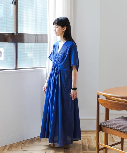 URBAN RESEARCH DOORS(アーバンリサーチドアーズ)の「ピンタックギャザーワンピース(ワンピース・レディース・ブラック/ロイヤルブルー/ブラウン・FREE)」の7枚目の写真