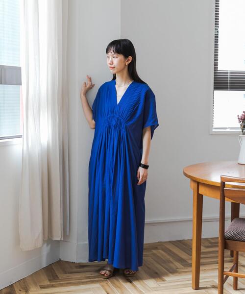 URBAN RESEARCH DOORS(アーバンリサーチドアーズ)の「ピンタックギャザーワンピース(ワンピース・レディース・ブラック/ロイヤルブルー/ブラウン・FREE)」の8枚目の写真