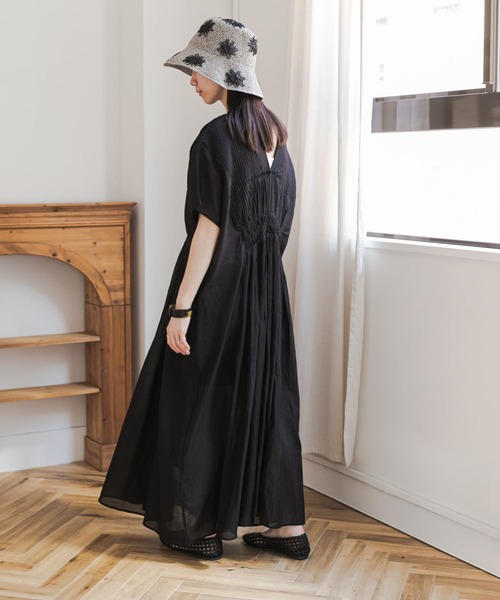 URBAN RESEARCH DOORS（アーバンリサーチドアーズ）の「ピンタックギャザーワンピース（ワンピース・レディース・ブラック/ロイヤルブルー/ブラウン・FREE）」の7枚目の写真