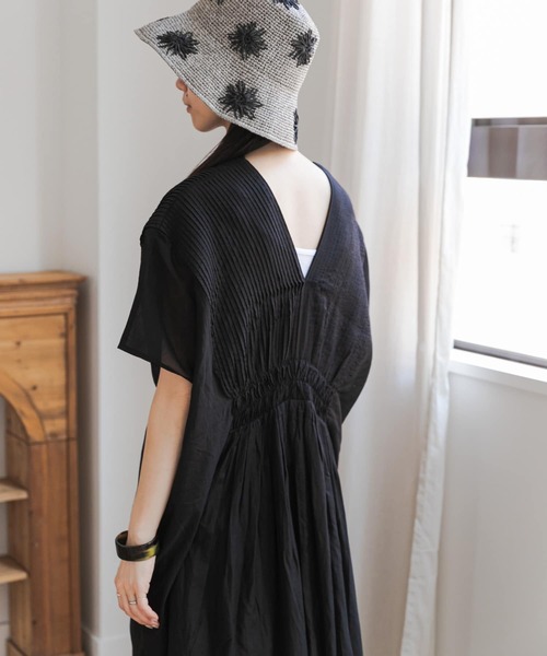 URBAN RESEARCH DOORS（アーバンリサーチドアーズ）の「ピンタックギャザーワンピース（ワンピース・レディース・ブラック/ロイヤルブルー/ブラウン・FREE）」の9枚目の写真