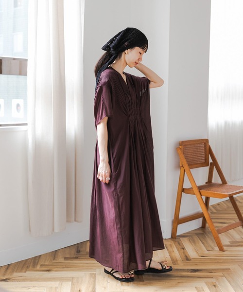 URBAN RESEARCH DOORS（アーバンリサーチドアーズ）の「ピンタックギャザーワンピース（ワンピース・レディース・ブラック/ロイヤルブルー/ブラウン・FREE）」の13枚目の写真