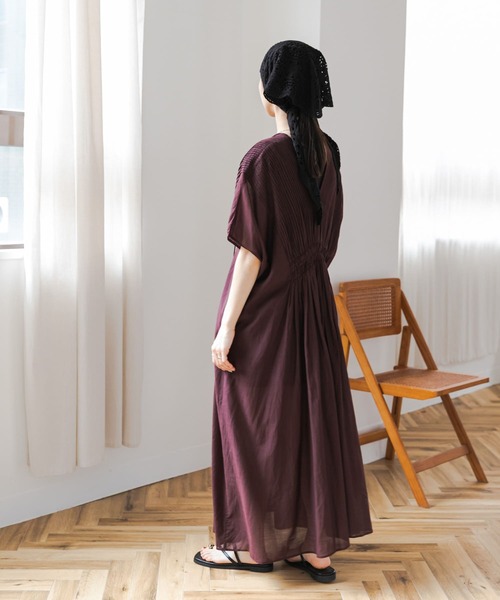 URBAN RESEARCH DOORS（アーバンリサーチドアーズ）の「ピンタックギャザーワンピース（ワンピース・レディース・ブラック/ロイヤルブルー/ブラウン・FREE）」の14枚目の写真