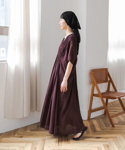 URBAN RESEARCH DOORS（アーバンリサーチドアーズ）の「ピンタックギャザーワンピース（ワンピース・レディース・ブラック/ロイヤルブルー/ブラウン・FREE）」の16枚目の写真