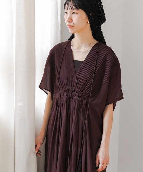 URBAN RESEARCH DOORS（アーバンリサーチドアーズ）の「ピンタックギャザーワンピース（ワンピース・レディース・ブラック/ロイヤルブルー/ブラウン・FREE）」の18枚目の写真