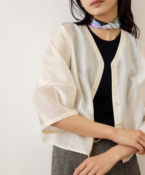 ROPE'（ロペ）の「ランタンスリーブシルクライクブラウス/イージーケア（シャツ/ブラウス・レディース・スミクロ/ブルー/オフホワイト・FREE）」の2枚目の写真