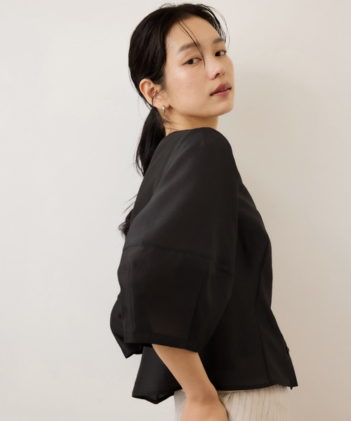 ROPE'（ロペ）の「ランタンスリーブシルクライクブラウス/イージーケア（シャツ/ブラウス・レディース・スミクロ/ブルー/オフホワイト・FREE）」の5枚目の写真