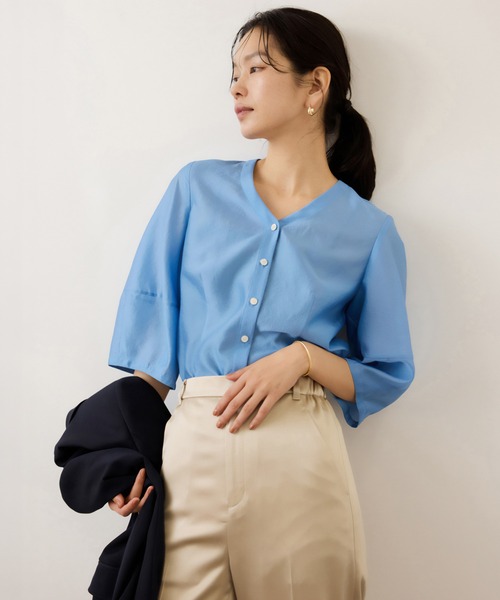 ROPE'（ロペ）の「ランタンスリーブシルクライクブラウス/イージーケア（シャツ/ブラウス・レディース・スミクロ/ブルー/オフホワイト・FREE）」の6枚目の写真