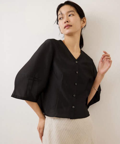 ROPE'（ロペ）の「ランタンスリーブシルクライクブラウス/イージーケア（シャツ/ブラウス・レディース・スミクロ/ブルー/オフホワイト・FREE）」の15枚目の写真