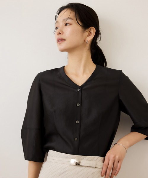 ROPE'（ロペ）の「ランタンスリーブシルクライクブラウス/イージーケア（シャツ/ブラウス・レディース・スミクロ/ブルー/オフホワイト・FREE）」の16枚目の写真